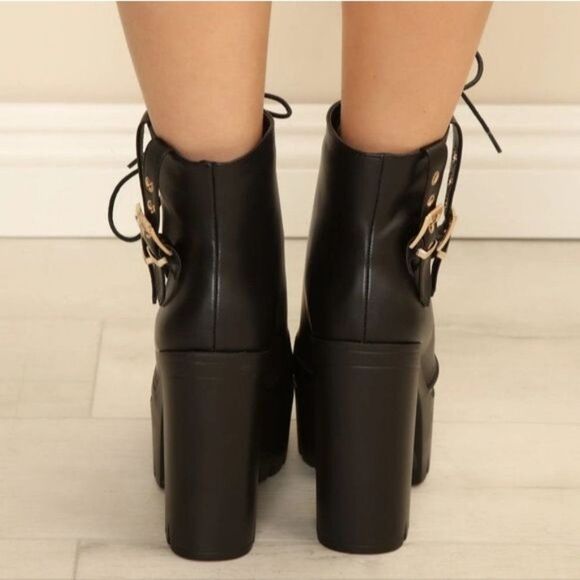 Women's Block Heel Lace Up Botties Black Color - Picture 4 of 5